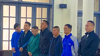 Sàm sỡ, đánh hội đồng 3 phụ nữ trước quán karaoke, 6 bị cáo lĩnh án treo