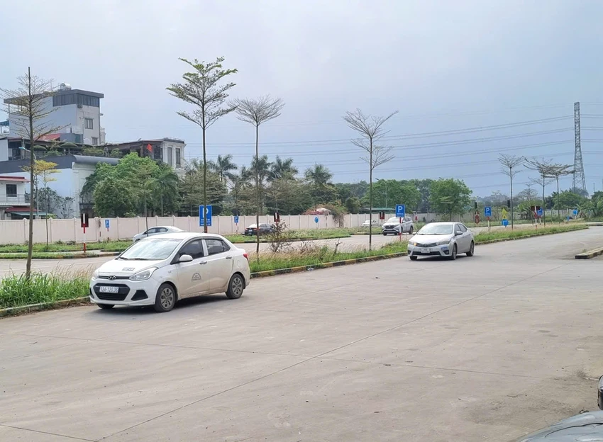 Học viên tập lái các bài thi để chuẩn bị cho kỳ thi sát hạch. Ảnh: V.LONG