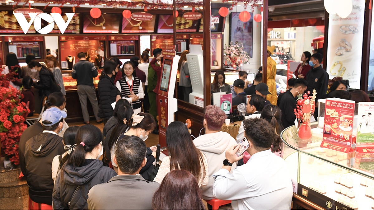 giá vàng sjc chênh kỷ lục gần 30 triệu lượng, nhà đầu tư trắng tay vì lỗ nặng hình ảnh 2 gia vang sjc chenh ky luc gan 30 trieu luong, nha dau tu trang tay vi lo nang hinh anh 2