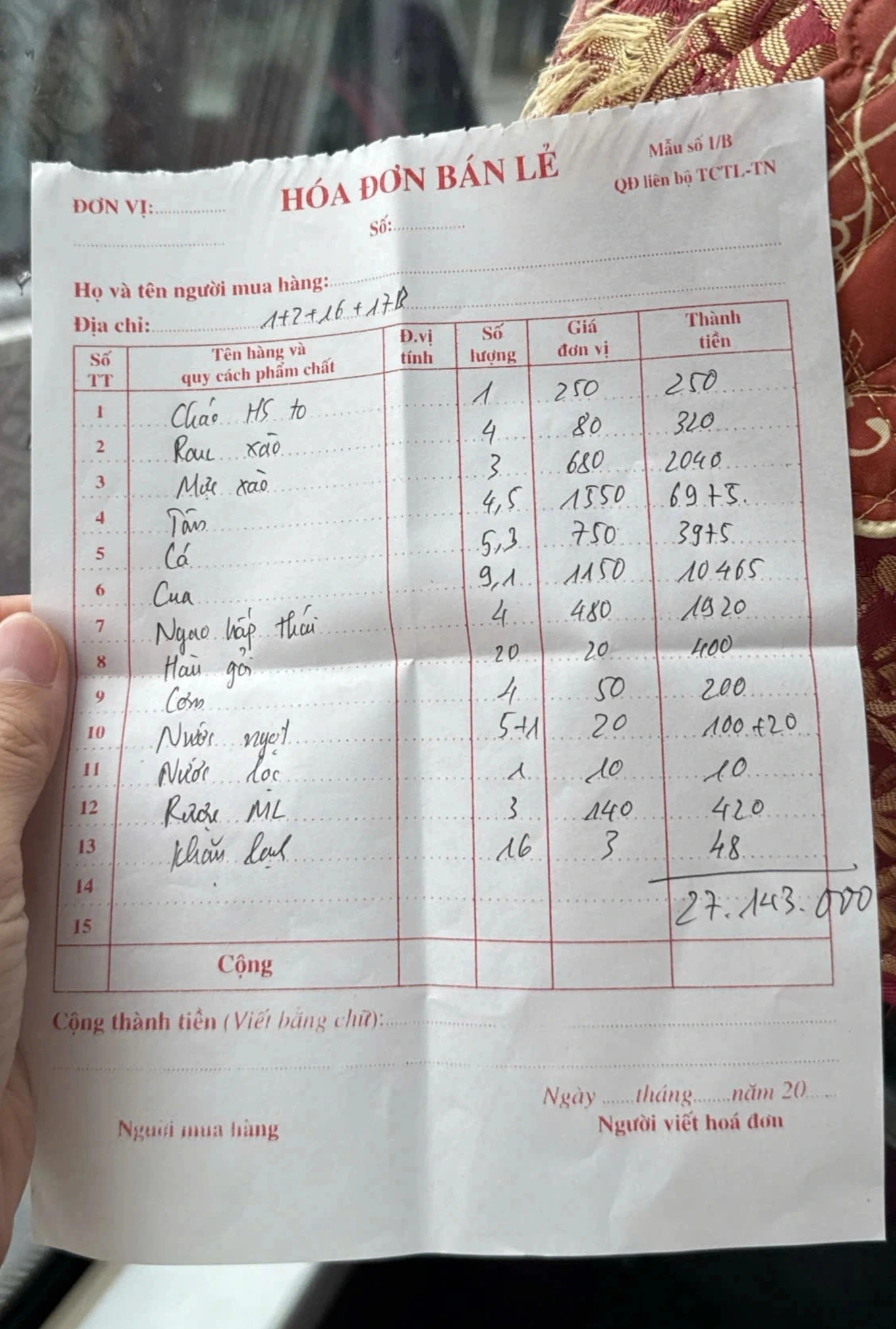 Tờ hóa đơn có ghi các món mà đoàn khách đã ăn với tổng tiền hơn 27 triệu đồng (Ảnh: Nhân vật cung cấp).